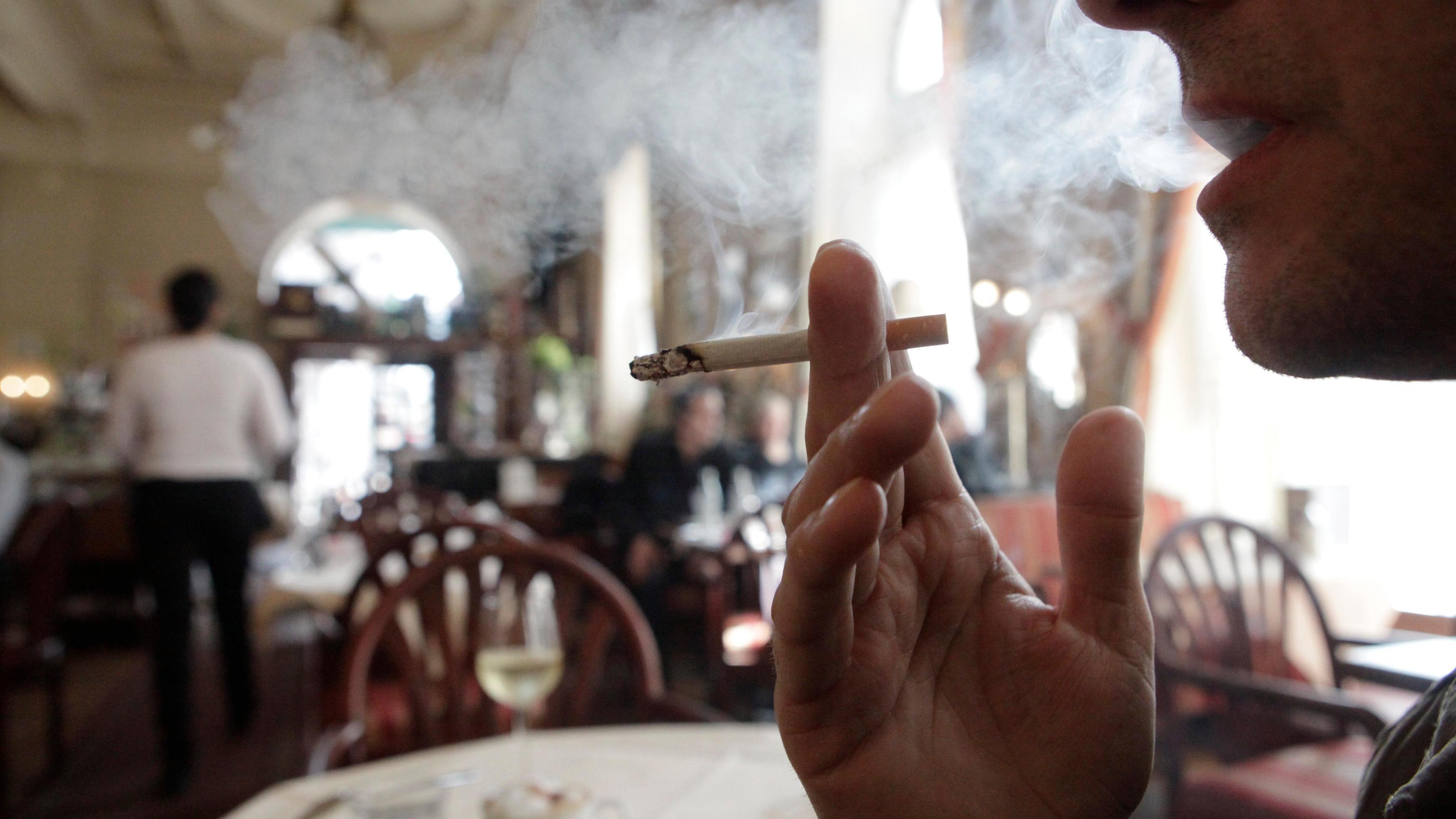 How to avoid lingering tobacco smoke in hotels and restaurants? - Atlanta Healthcare